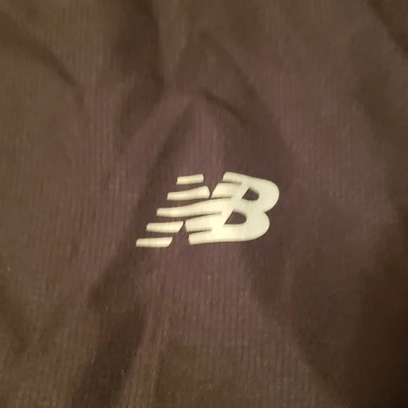 New Balance Women's Running Jacket - Picture 12 of 16